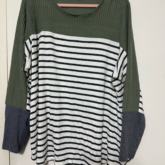 Maurices Tops - Maurices Green Textured Knit Top